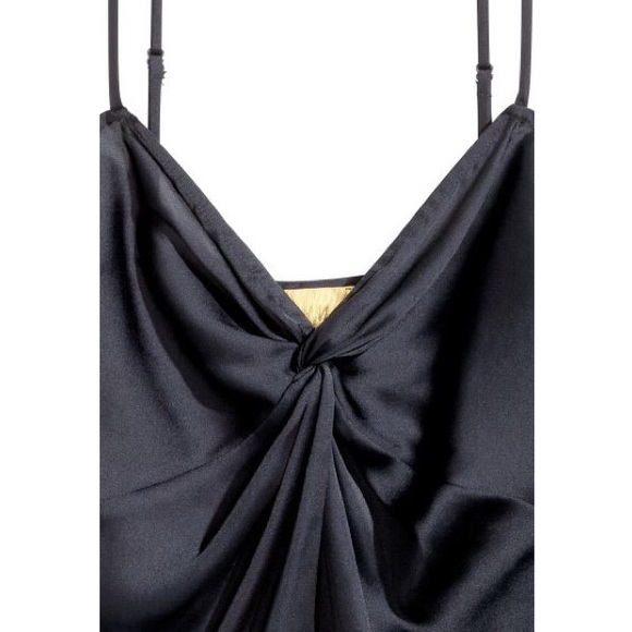 FREE with purchase over $30 🤩V-Neck Silky Tank Top Blouse - Picture 3 of 5